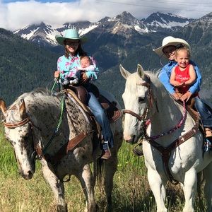 Meet your Posher, Lacey